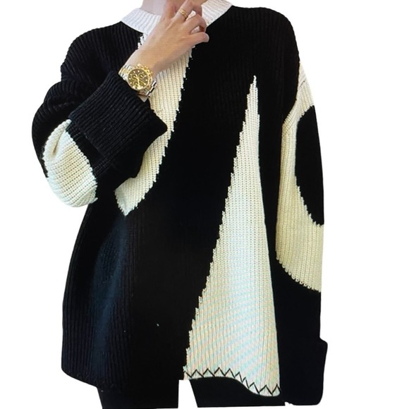 Sweater Oversized Black and White abstract round neck layering piece Size M or 6 - Picture 1 of 6